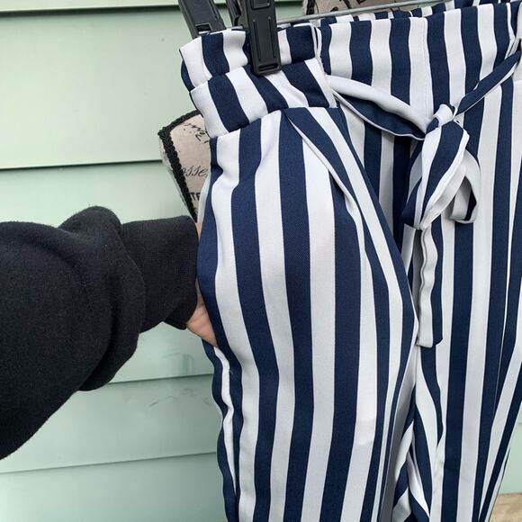 Zara white and Blue striped cropped high rise paper bag pants with tie detail - Picture 9 of 10